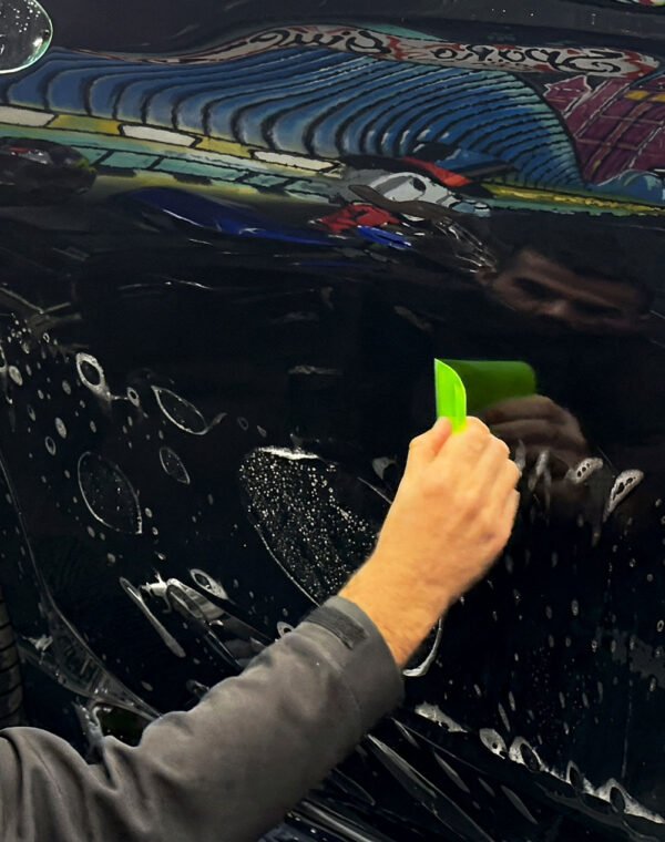 PPF professionale: protezione trasparente, auto rigenerante e duratura per preservare la vernice dell’auto.