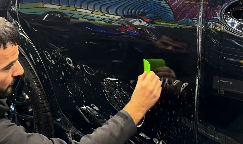 PPF professionale: protezione trasparente, auto rigenerante e duratura per preservare la vernice dell’auto.