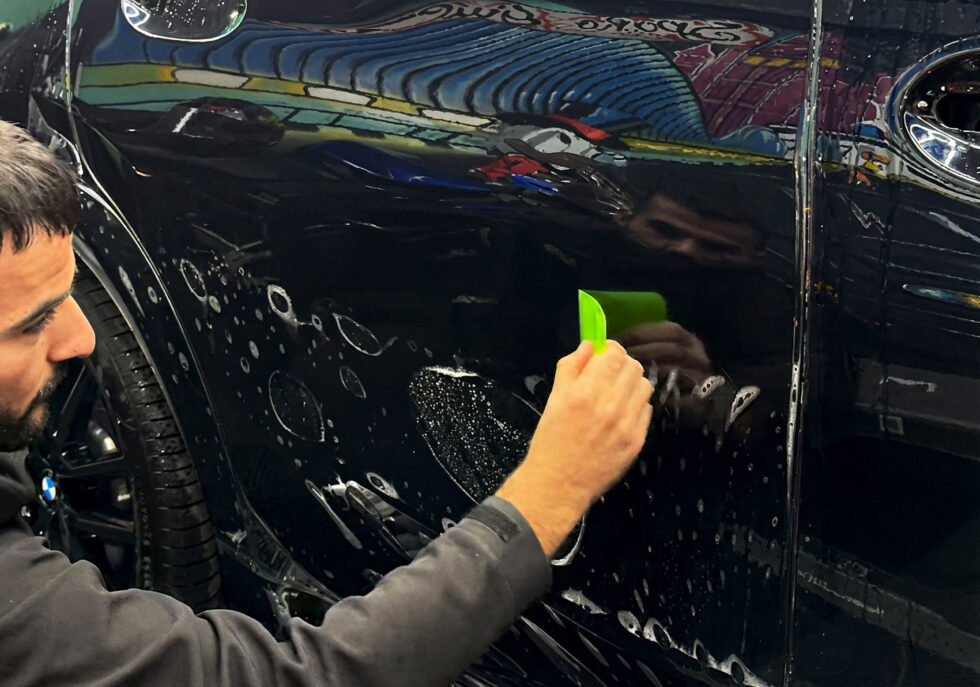 PPF professionale: protezione trasparente, auto rigenerante e duratura per preservare la vernice dell’auto.